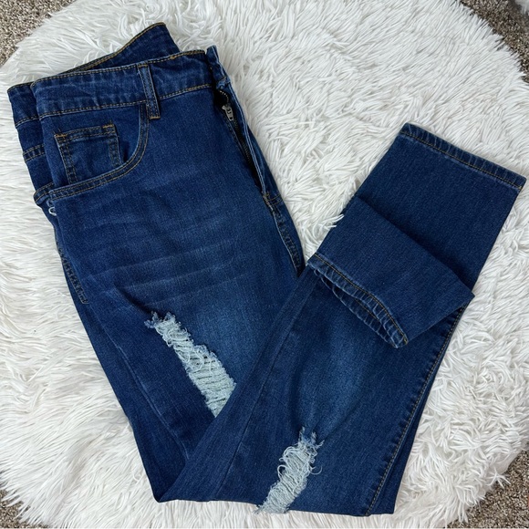 Boutique Chic high waisted dark wash distressed skinny jeans size 14 - Picture 1 of 6